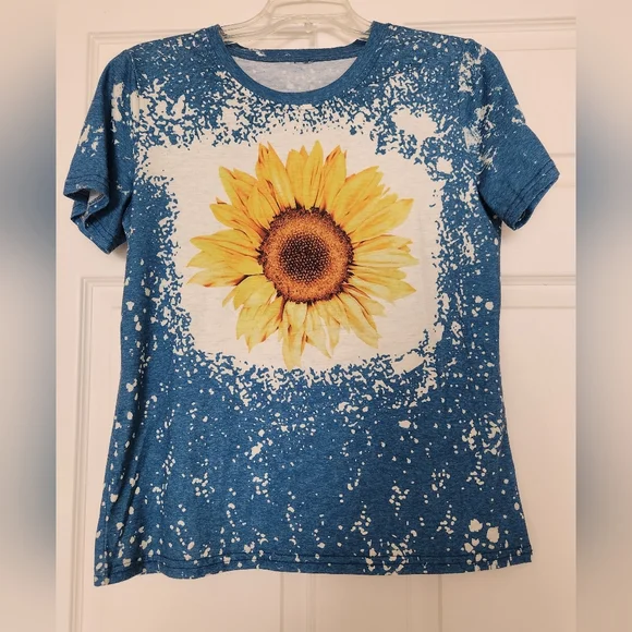 💥SALE💥Sunflower Blue, White, short sleeve Tee - Picture 1 of 4